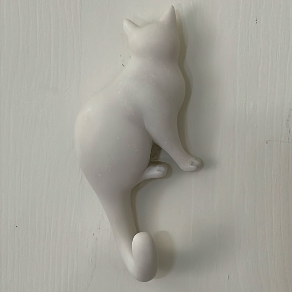 Elegant White Cat Sculpture Hook with Graceful Curves